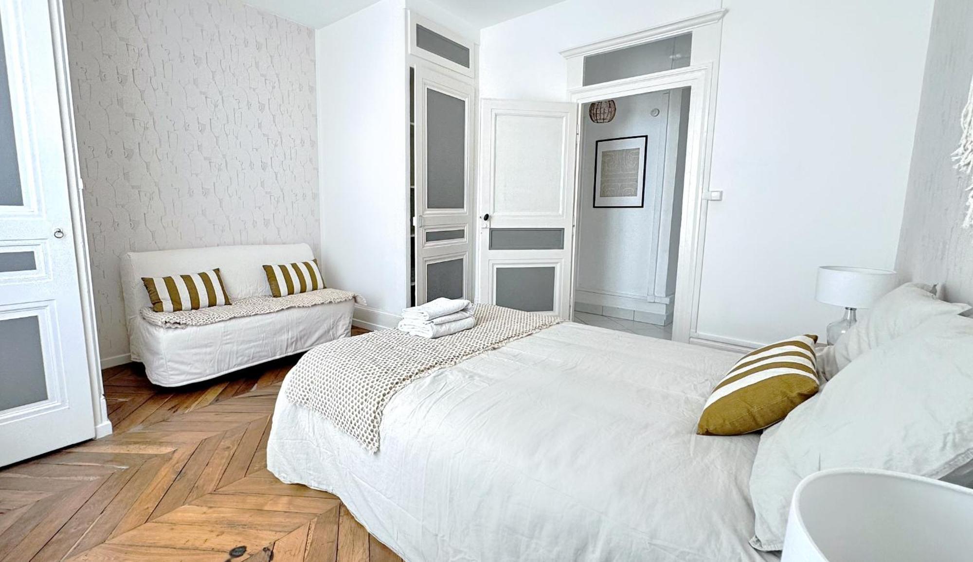 Suite Cinnabar Улан Екстериор снимка